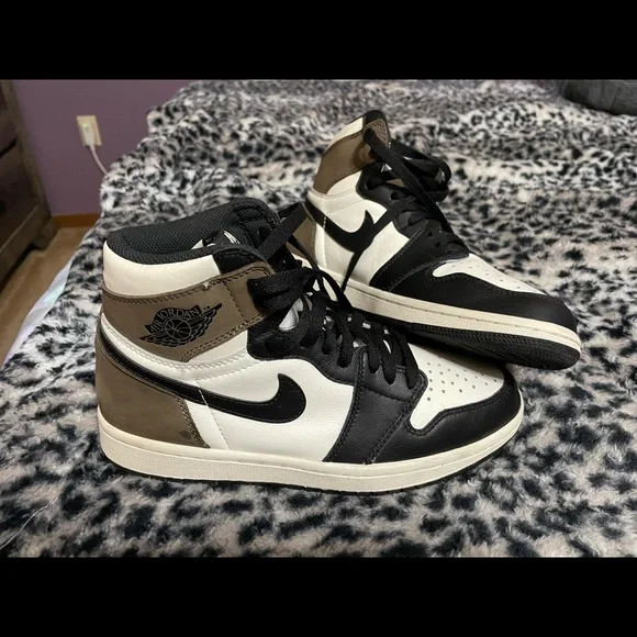 Nike | Shoes | Jordan Retro S Travis Scott Dark Mocha Size 7  display picture 1